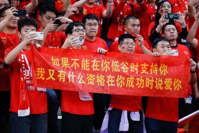 马卡：皇马左后卫人员过剩，加西亚可能离队+卡雷拉斯等人不确定